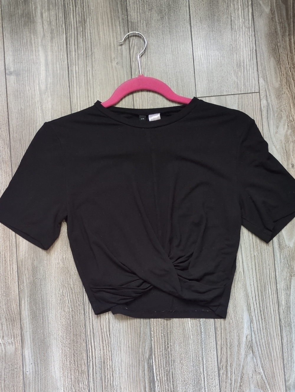 5/$25 H&M Divided Black Twist-Front Crop Top S